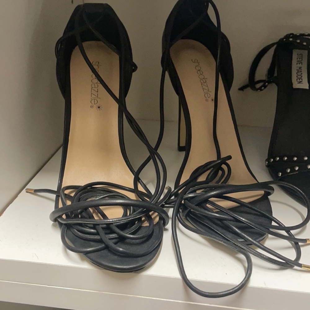 Heels with lace up